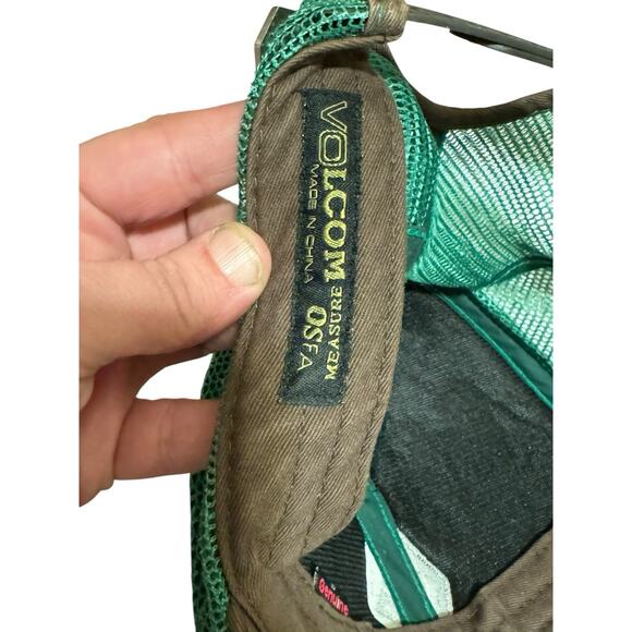 Vintage Volcom Stone Mesh Trucker Hat Snapback Cap Artist Series Graffiti Y2K - Picture 7 of 7